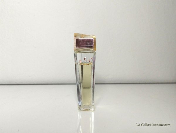Miniature de parfum "Escada sentiment"