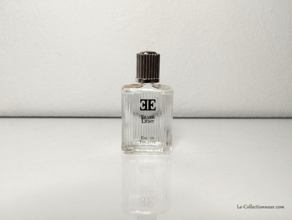 Miniature de parfum "Escada Silver Light"
