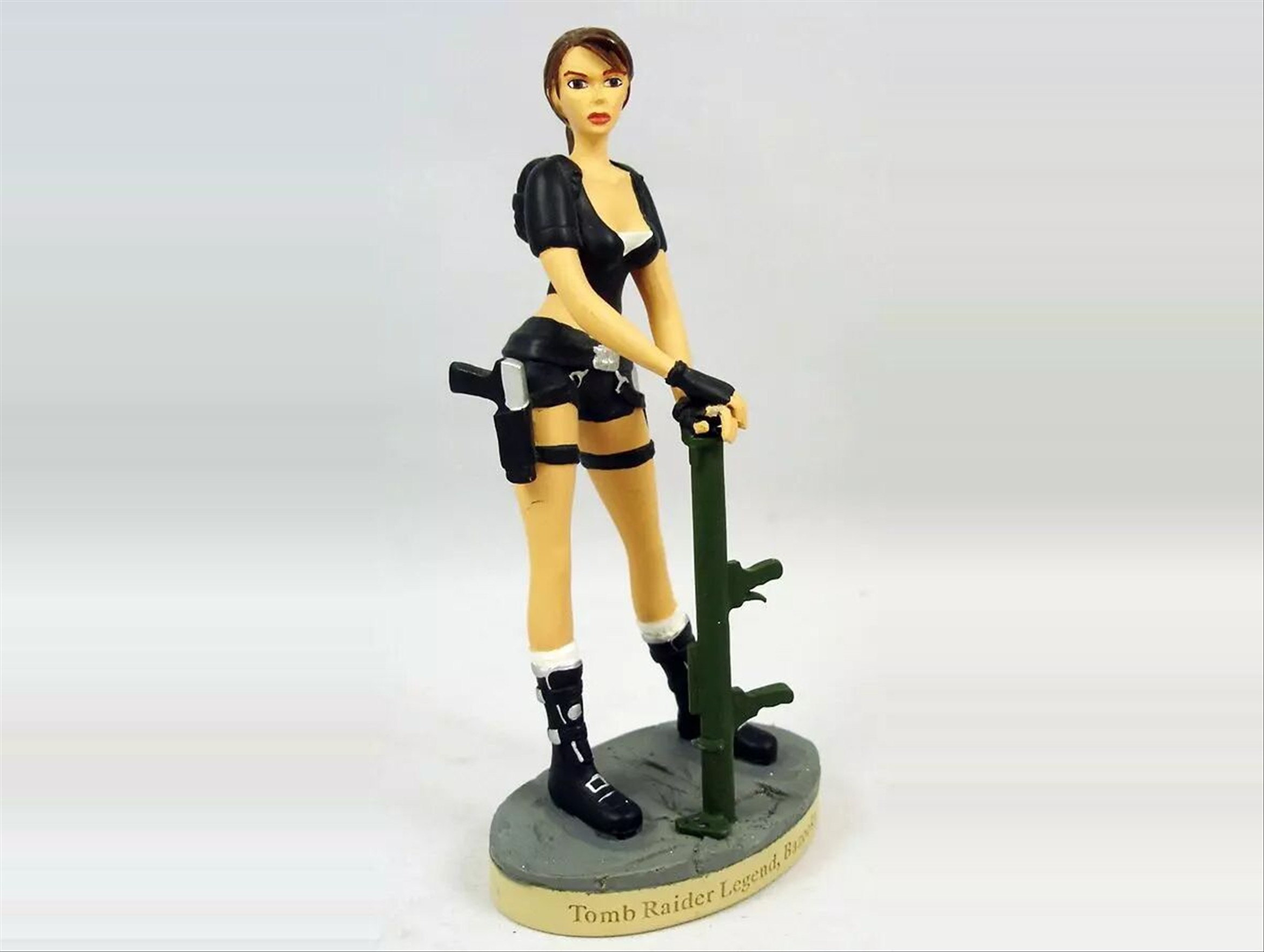 Figurine Lara Croft n° 42 – Bazooka