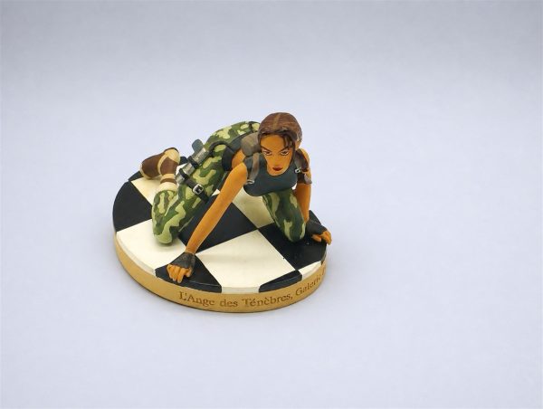 Figurine Lara Croft n° 21 – L’Ange des Ténèbres, Galerie du Louvre