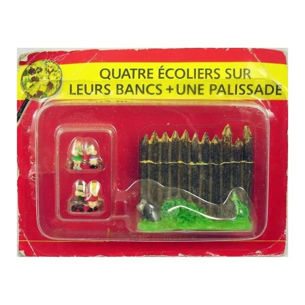 N° 49 – Quatre écoliers sur leurs bancs et une palissade – blister Village Astérix Atlas