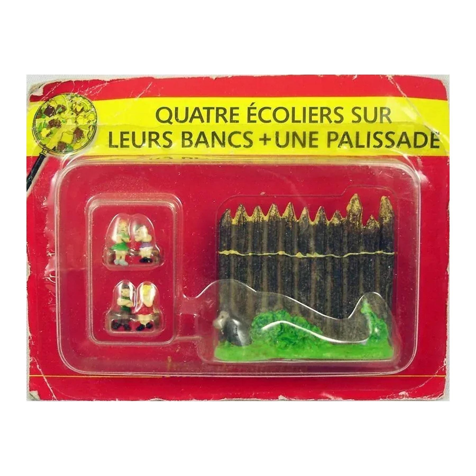 N° 49 – Quatre écoliers sur leurs bancs et une palissade – blister Village Astérix Atlas